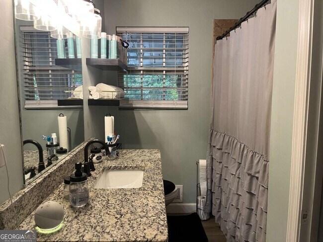 Building Photo - 130 Shaw Dr