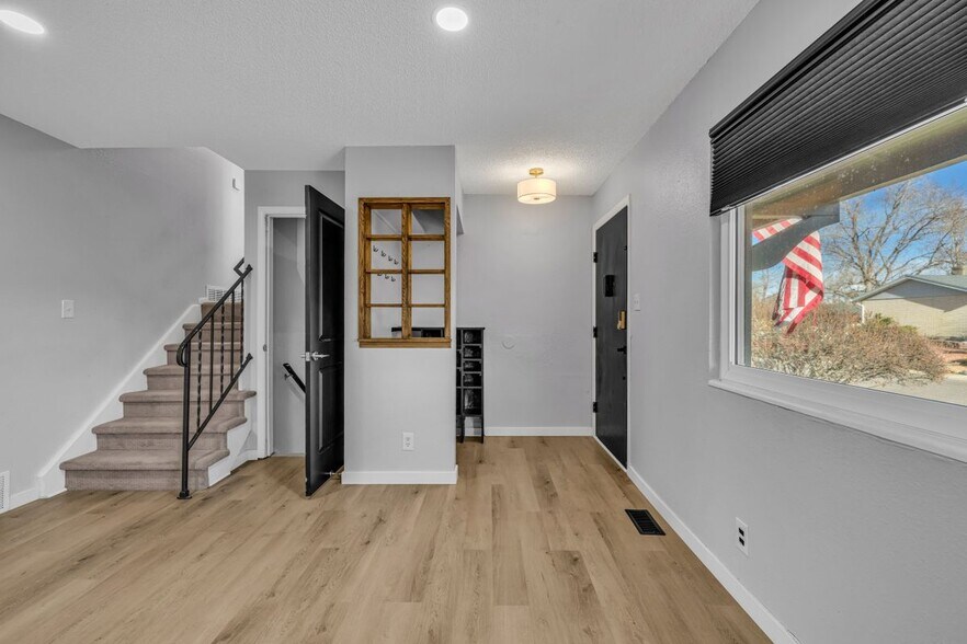 Building Photo - 5545 Elkhart St