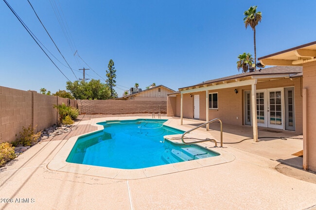 Building Photo - 1881 E Palmcroft Dr