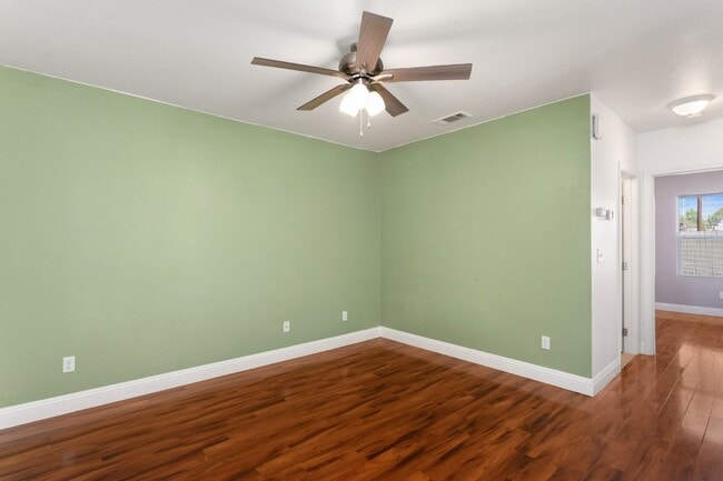 Building Photo - Remodeled 2 bed, 2 bath unit in Midtown