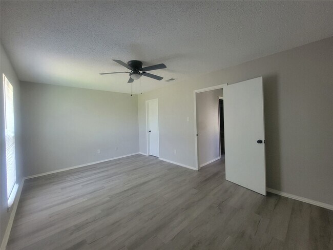 Building Photo - 3411 Stonewall Ln