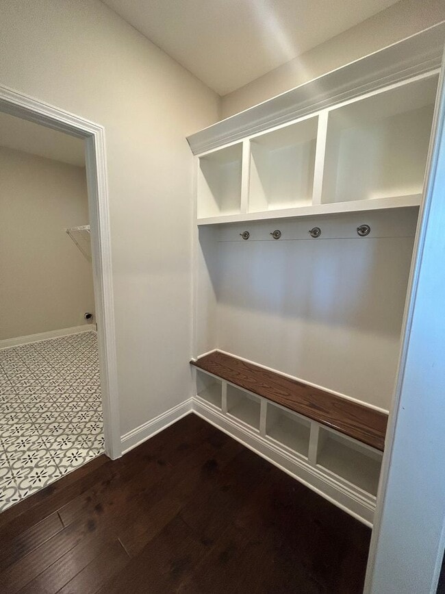 Building Photo - Beautiful 4BR Home in Athens with Bonus Room & Fenced Yard