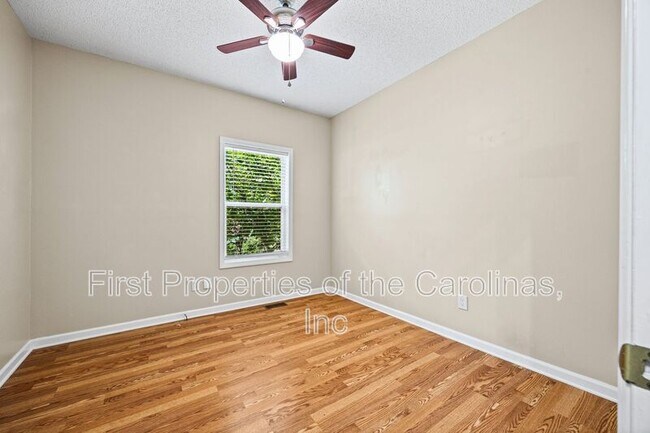 Building Photo - 215 6th St
