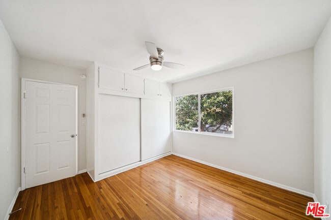 Building Photo - 7571 Willoughby Ave