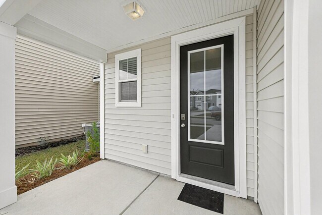 Building Photo - 153 Hawthorne Landing Dr