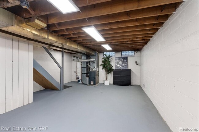 Building Photo - 699 St Clair Ave