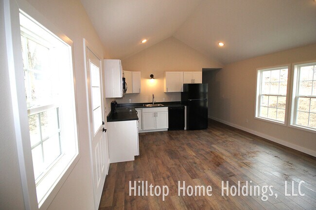 Building Photo - 27 Hilltop Rd