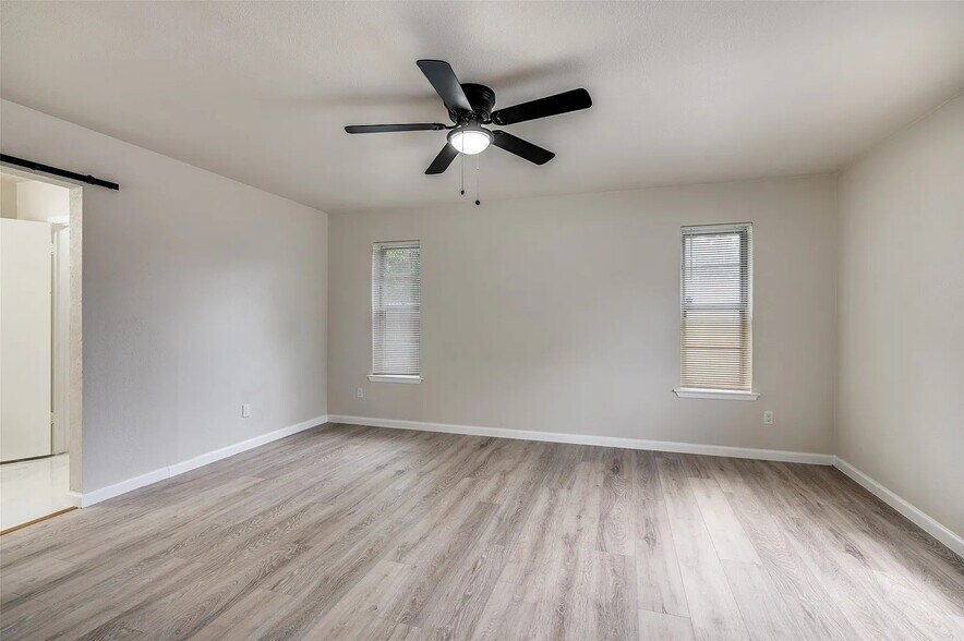 Building Photo - 9704 Leland Ln