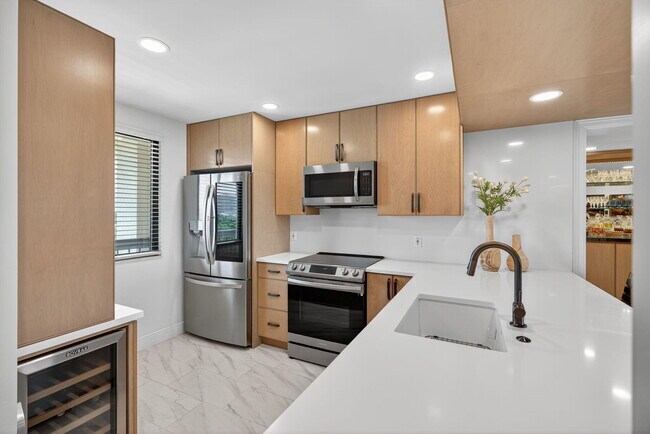 Building Photo - 501 S Seas Dr
