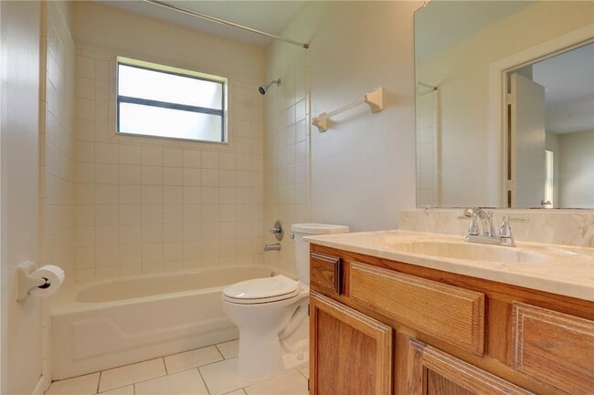 Building Photo - 950 Landsdowne Dr