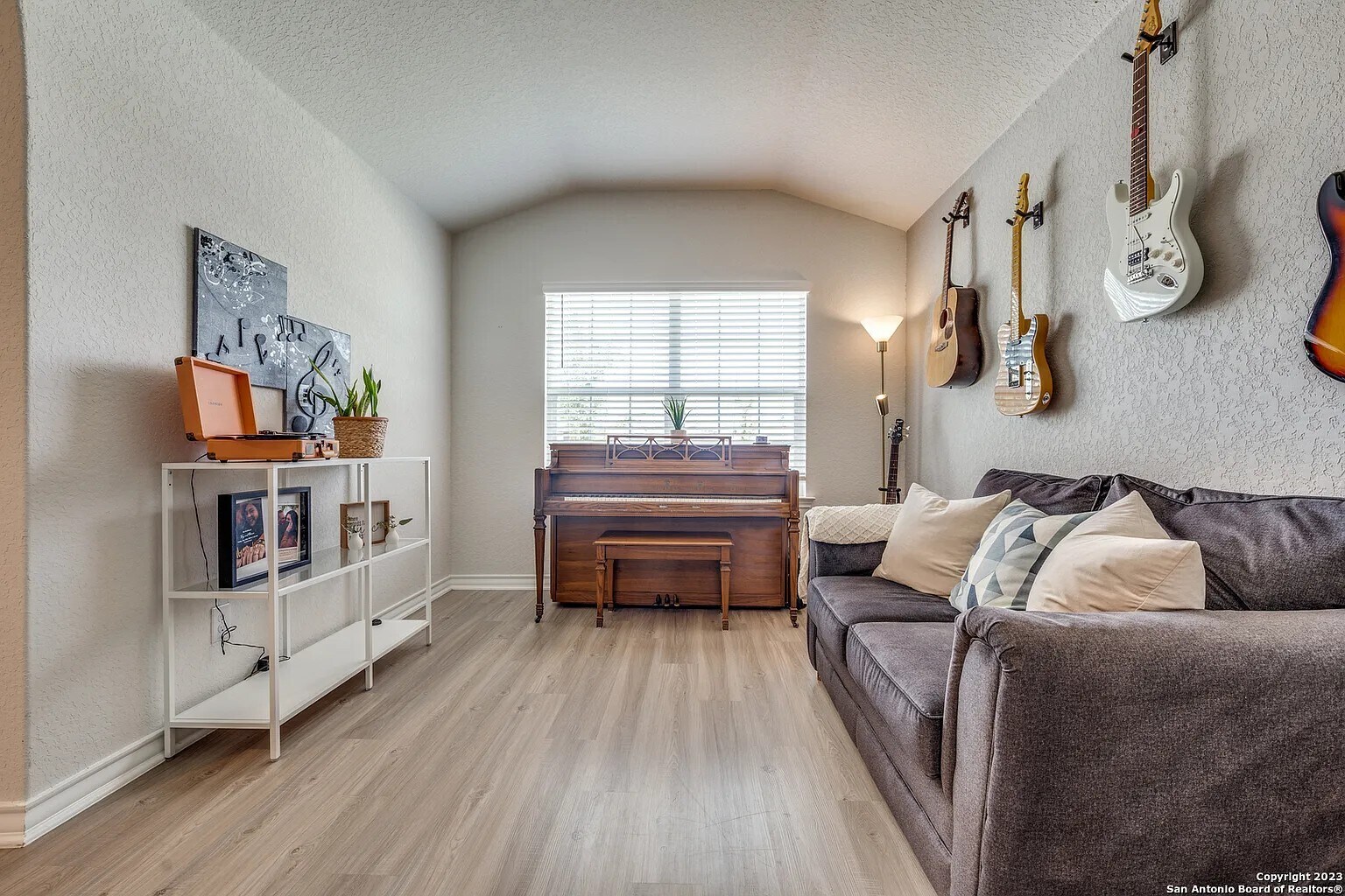 Dining Area or Office Space - 2915 Thackery Grv