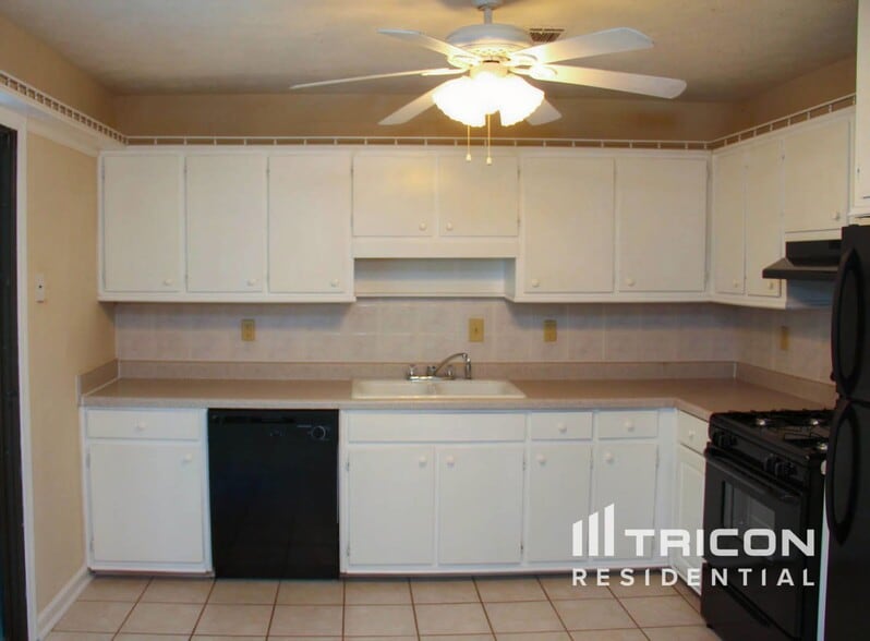 Building Photo - 3516 Estes Park Dr SW