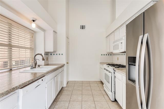 Building Photo - 8110 Regatta Dr