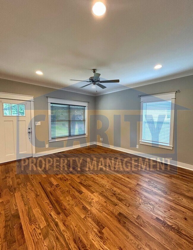Building Photo - Three bedroom single level home!