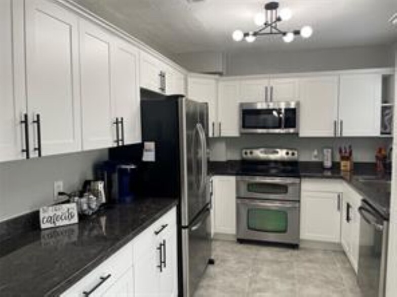Primary Photo - 1630 NW 13th Ct