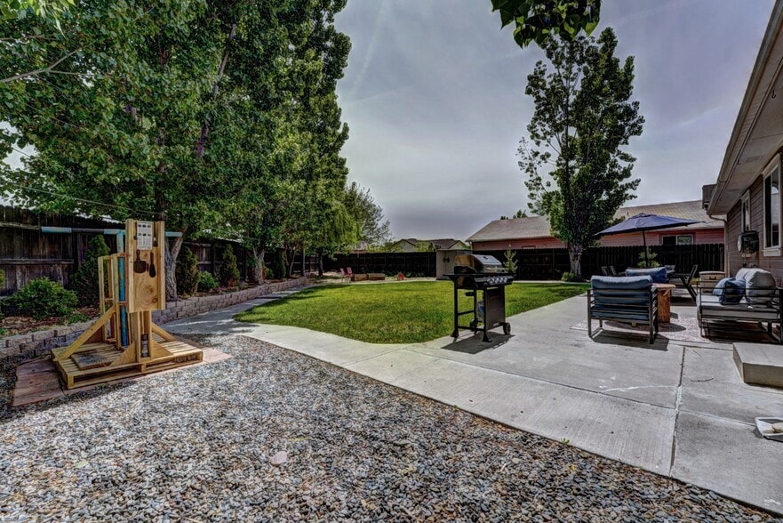 Building Photo - 1000 Red Bud Ct