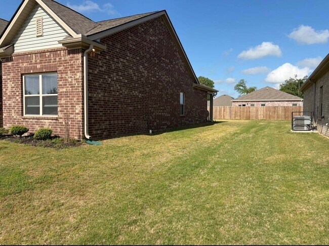 Building Photo - 7979 Hickory Meadow Rd