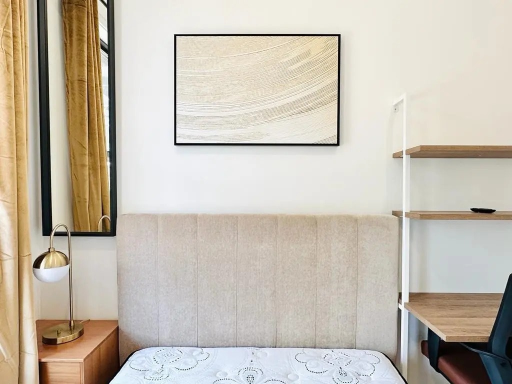 Building Photo - Furnished room/NOT APARTMENT