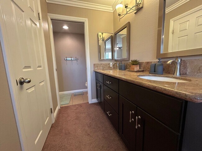Building Photo - Rent Today!! Stunning 3-Bedroom Condo with...