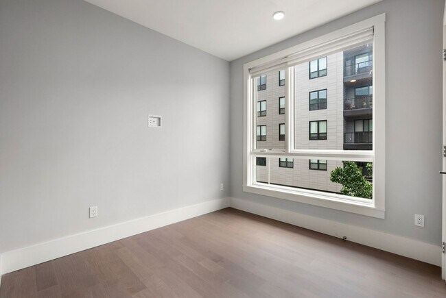 Building Photo - Jamaica Plain spacious studio w/ central a...