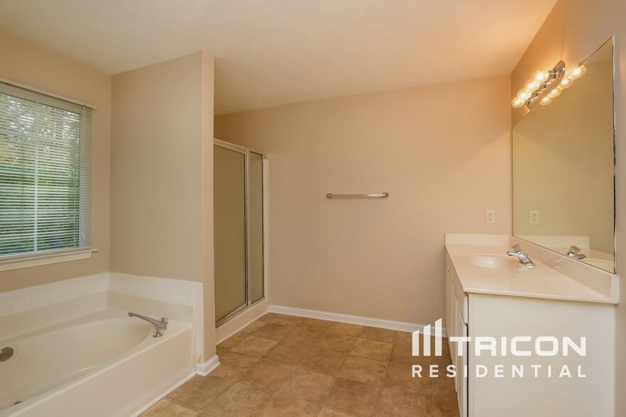 Building Photo - 2255 Hamilton Parc Ln