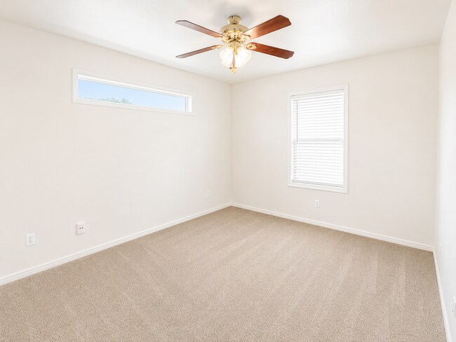 Building Photo - 3 Bedroom/2 Bath Shaenfield Pl Subdivision