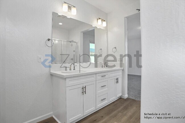 Building Photo - 1330 W Prescott Ave