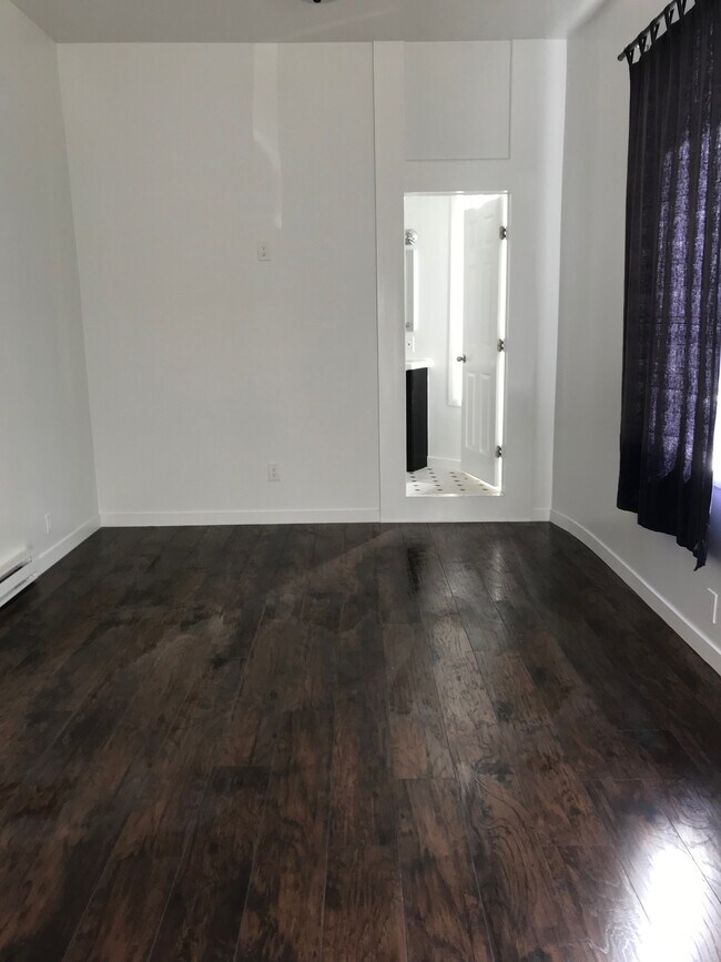 Building Photo - 14 Dell St