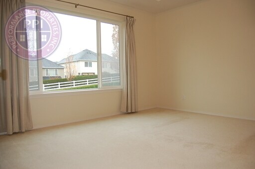 Building Photo - Contemporary Home Close to Intel & Nike!! Pet Friendly, Central Air