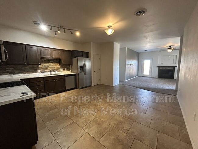 Building Photo - 2208 E Ranch Dr