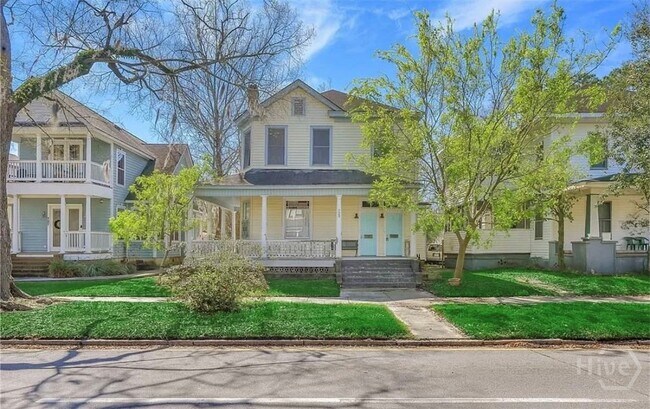 Primary Photo - 723 E Henry St