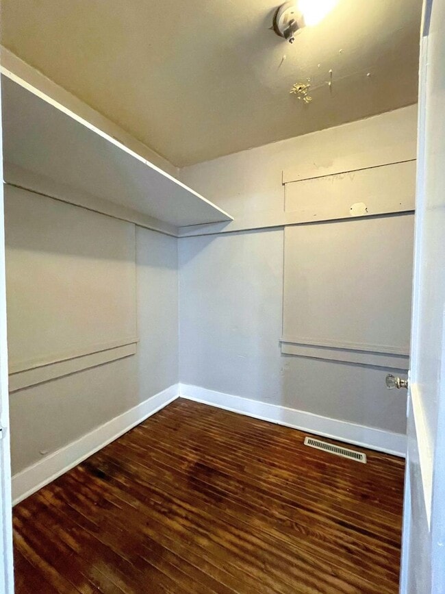 Building Photo - 112 N Plum St