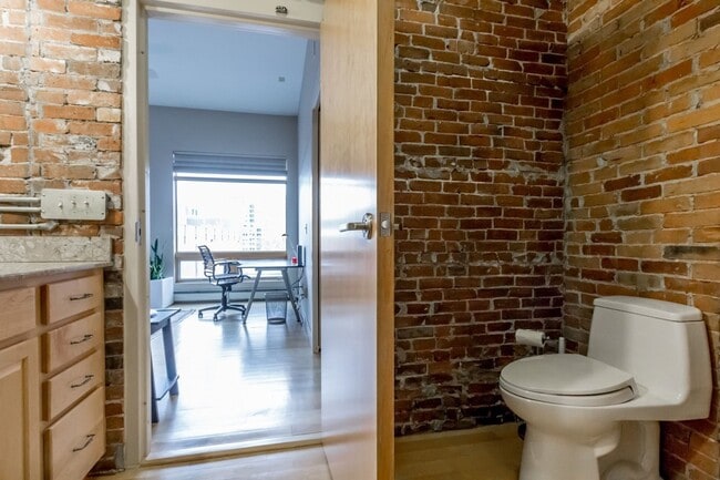 Building Photo - ALL UTILITIES INCLUDED - Furnished Downtow...