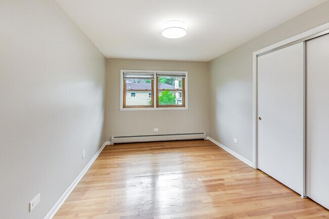 Building Photo - 16W641 56th Pl