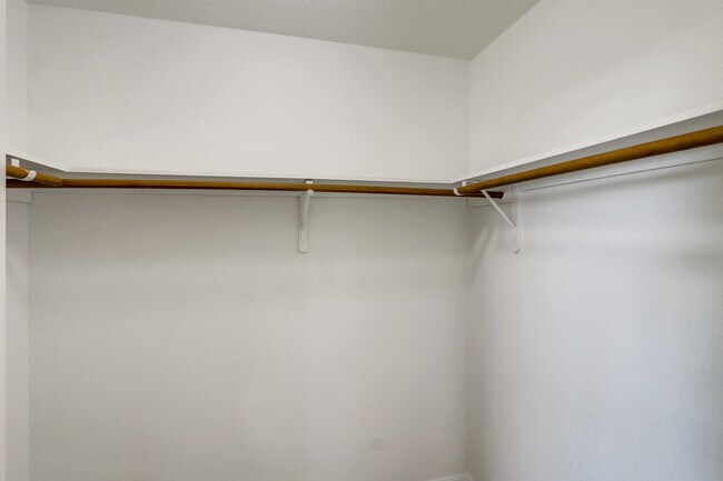 Building Photo - 107 Long Wood Ave