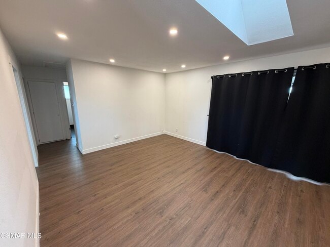 Building Photo - 1332 Calle Crisantemo