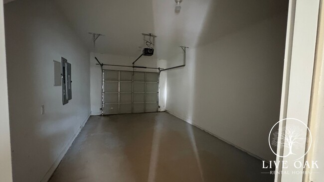 Building Photo - SUMMER MOVE-IN SPECIAL: $500 OFF 1st MONTH...