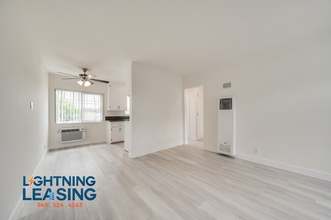 Building Photo - 14766 Delano St