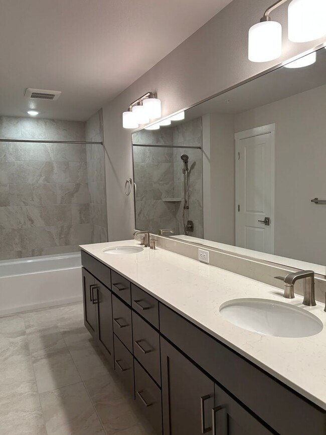 Building Photo - 2Bd/2Ba Redmond House