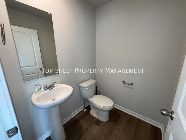 Building Photo - 1110 Northview Dr
