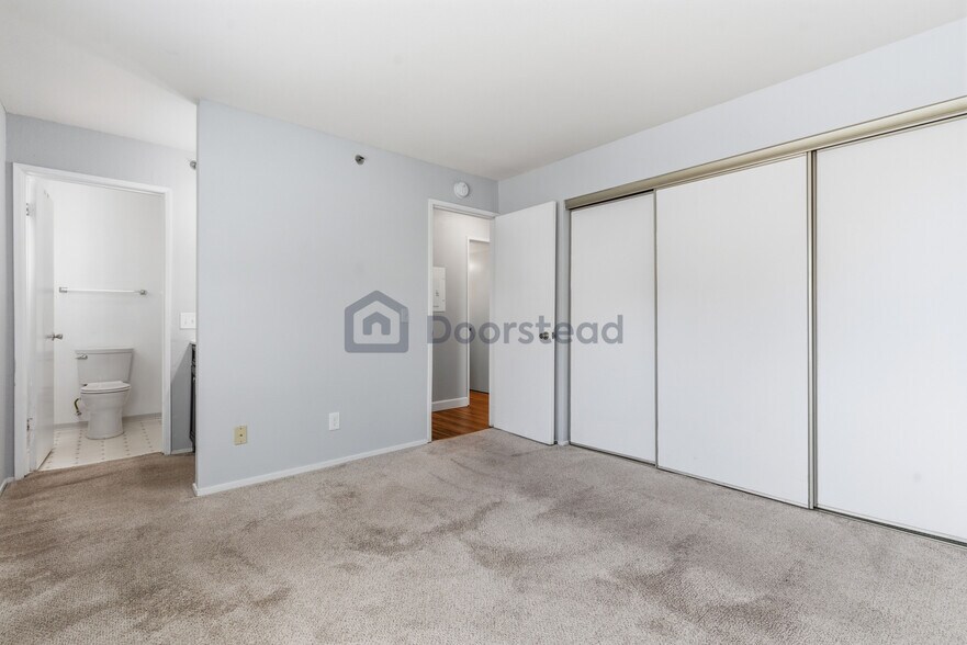 Building Photo - 675 Newbury Ln