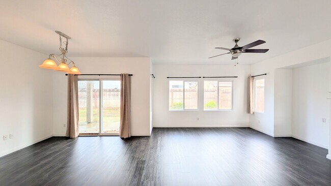 Building Photo - Very cute Single Story Single Family in Elk Grove