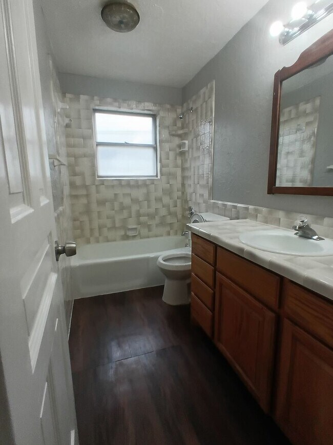 Building Photo - 3221 Greenbrier Terrace