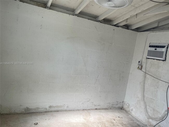 Building Photo - 15901 W Bunche Park Dr