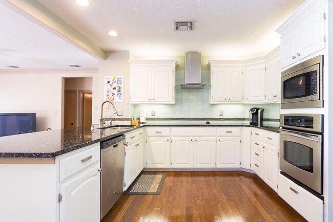 Building Photo - Beautiful 4 bedroom home in the Deerfield Subdivision