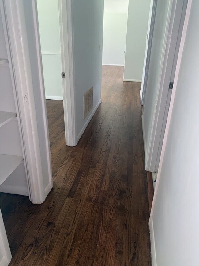 Building Photo - "Charming 3-Bed, 2-Bath Home at 109 Calhoun Ave: Your Serene Retreat in Pendleton!"