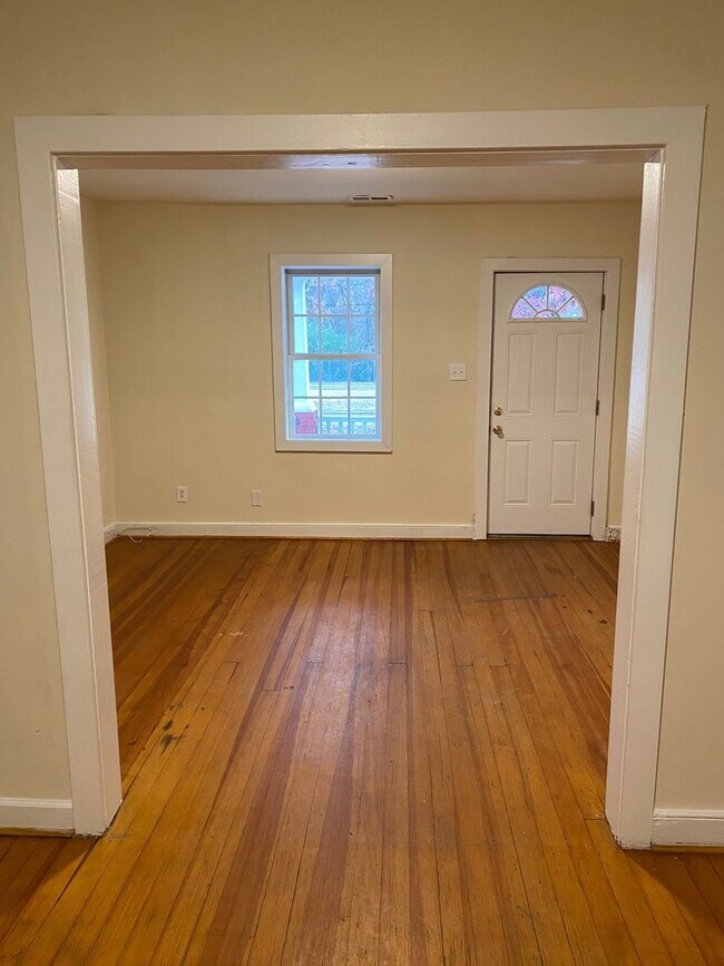 Building Photo - 2700 E Belt Blvd