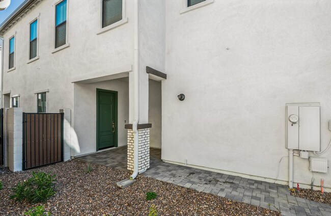 Building Photo - 4826 E Helena Dr