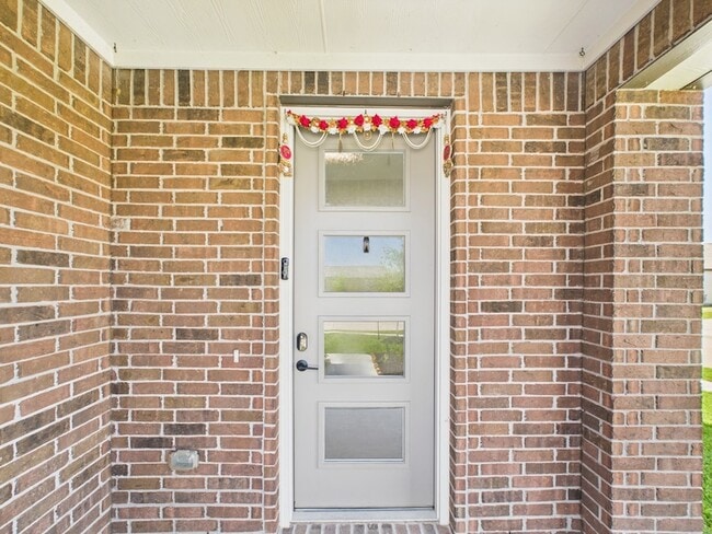 Building Photo - 15643 Fellswood Dr