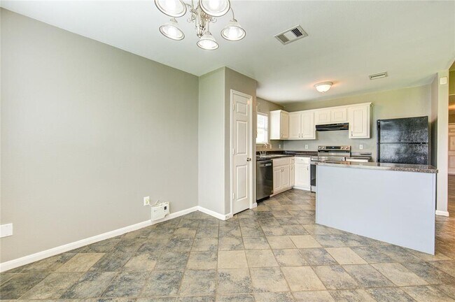 Building Photo - 6815 Dolan Bluff Ln